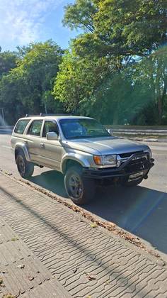 TOYOTA HILUX SW4 3.0 4X4 8V TURBO DIESEL 4P MANUAL